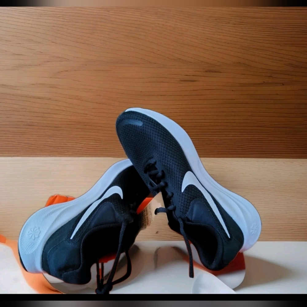 🔥Nike Revolution 7 Women's Running Shoes (Black & White) Size 7🔥